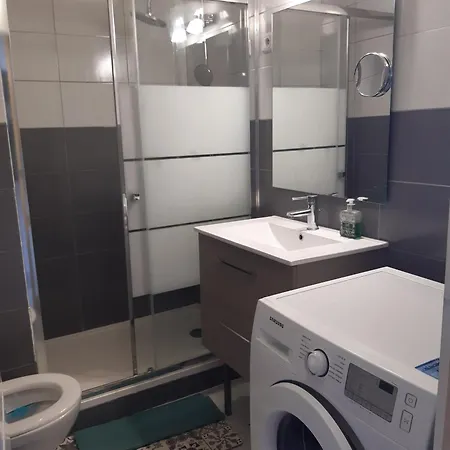 Proche Port T2 Pour 4 Personnes N1 39 * La Grande-Motte