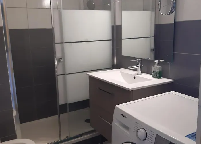 Proche Port T2 Pour 4 Personnes N1 39 * La Grande Motte